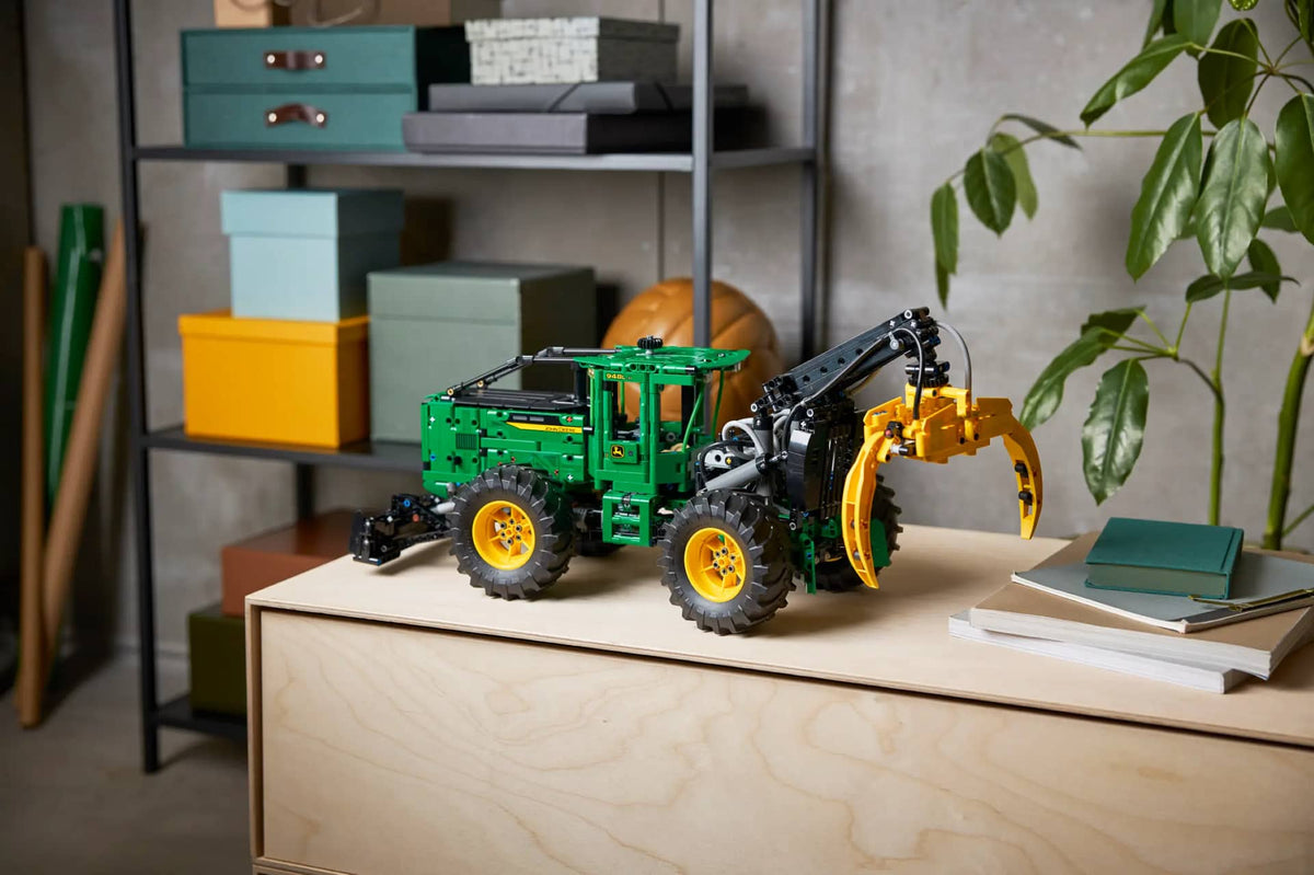LEGO® 42157 John Deere 948L-II Skidder - Technic