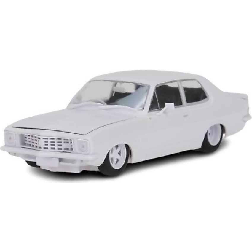 DDA COLLECTIBLES - 1:24 SCALE - TORANA LJ V8 CUSTOM SEALED BODY OPENING BONNET WITH ENGINE - PLASTIC DIECAST MODEL KIT