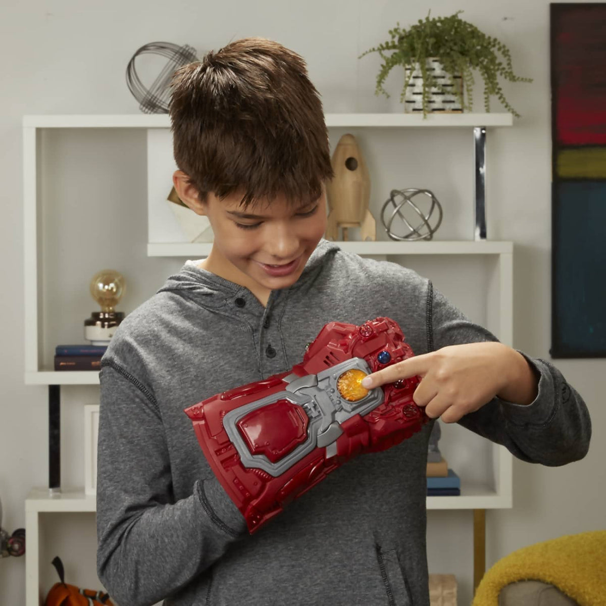 Avengers - Red Electronic Gauntlet - Hasbro