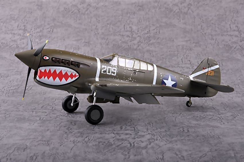 TRUMPETER 1:32 P-40F WARHAWK