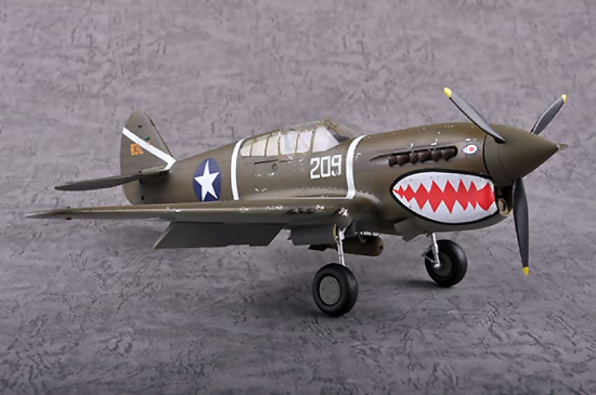 TRUMPETER 1:32 P-40F WARHAWK