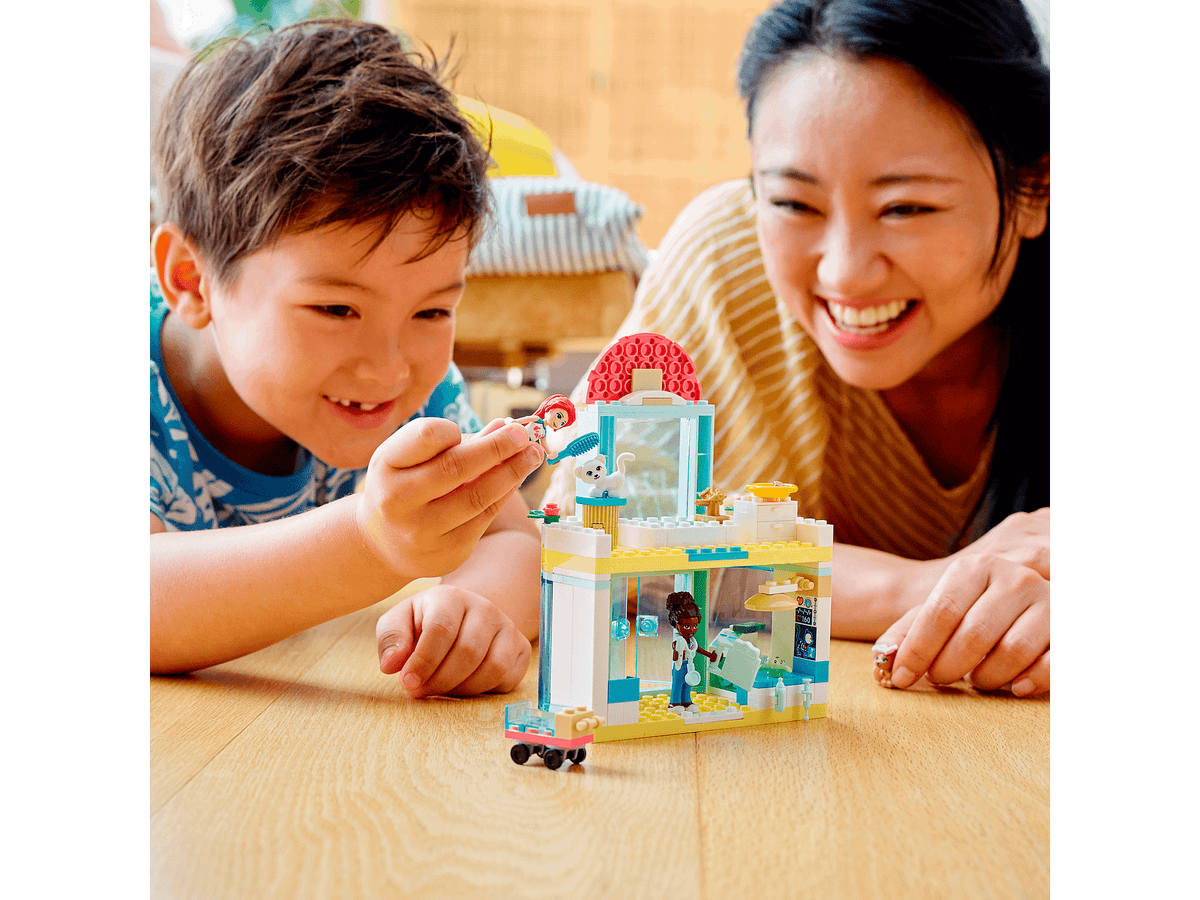 LEGO® 41695 Pet Clinic - Friends 4+