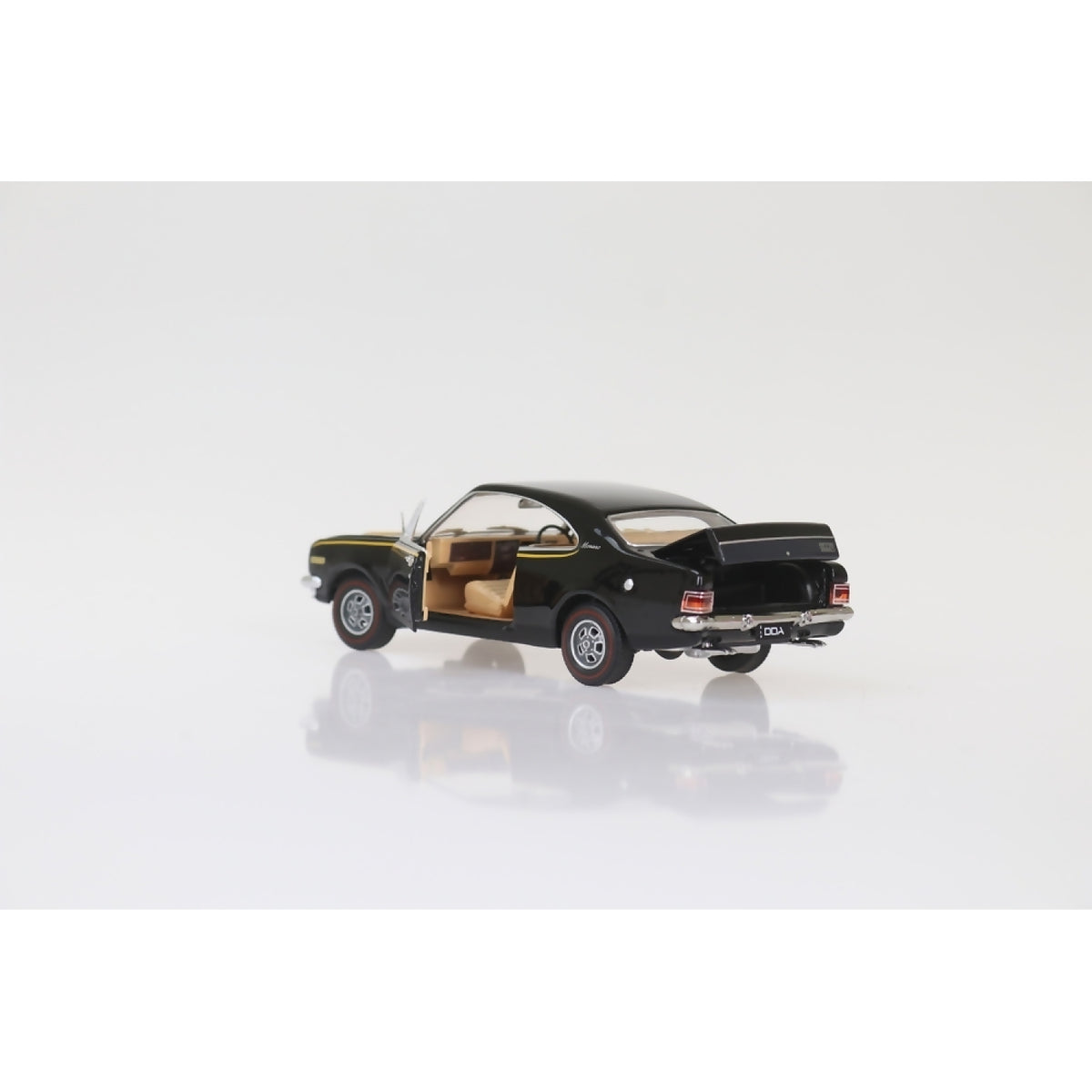 DDA COLLECTIBLES - 1:32 SCALE - 1970 BLACK HG HOLDEN MONARO GTS 350 - DIECAST MODEL