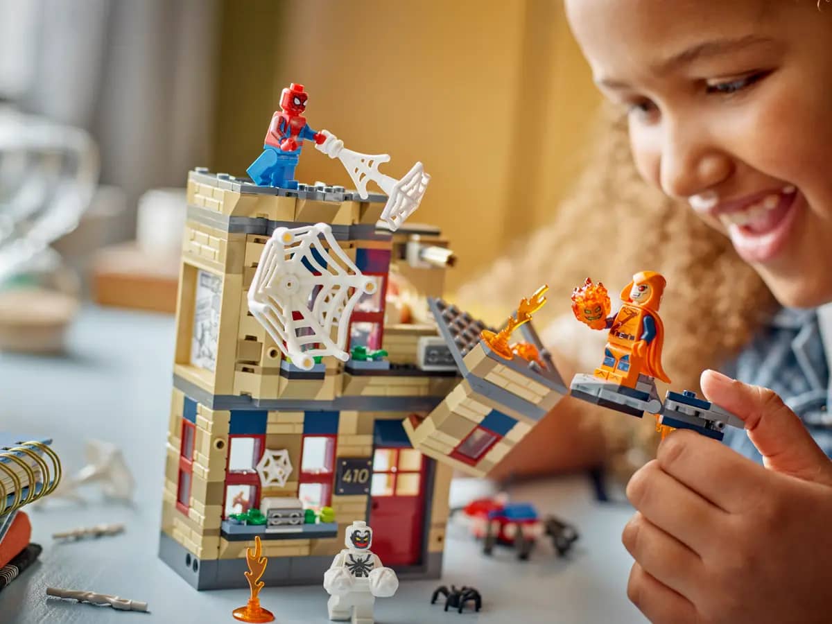 LEGO® 76317 Peter Parker s Apartment - Marvel Super Heroes