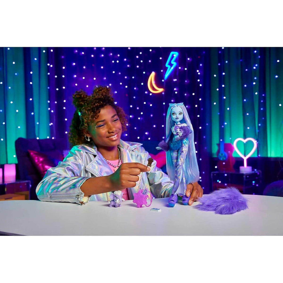 Monster High - Abbey Bominable Yeti Fashion Doll & Accessories - Mattel