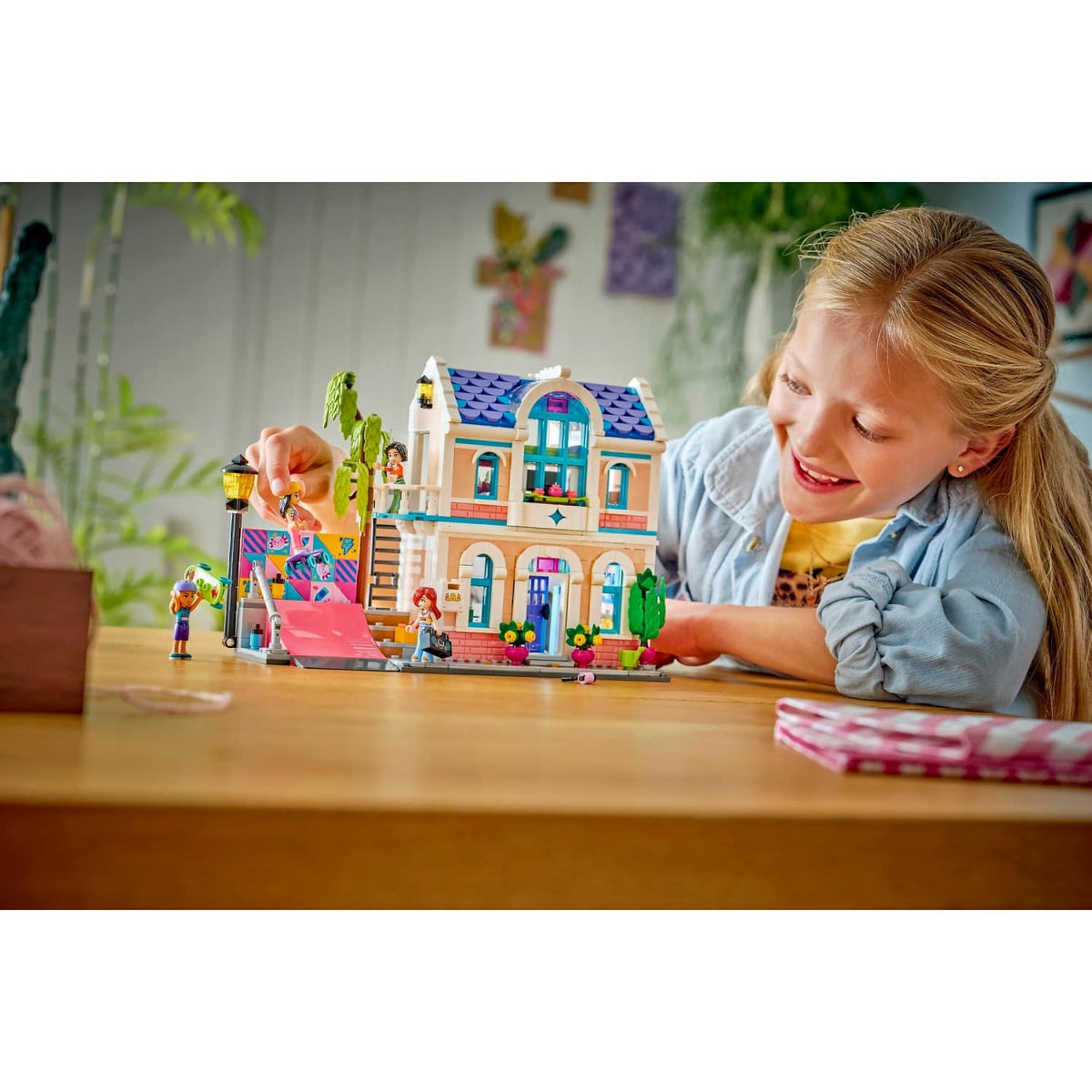 LEGO® 42687 Liann's Family House - Friends