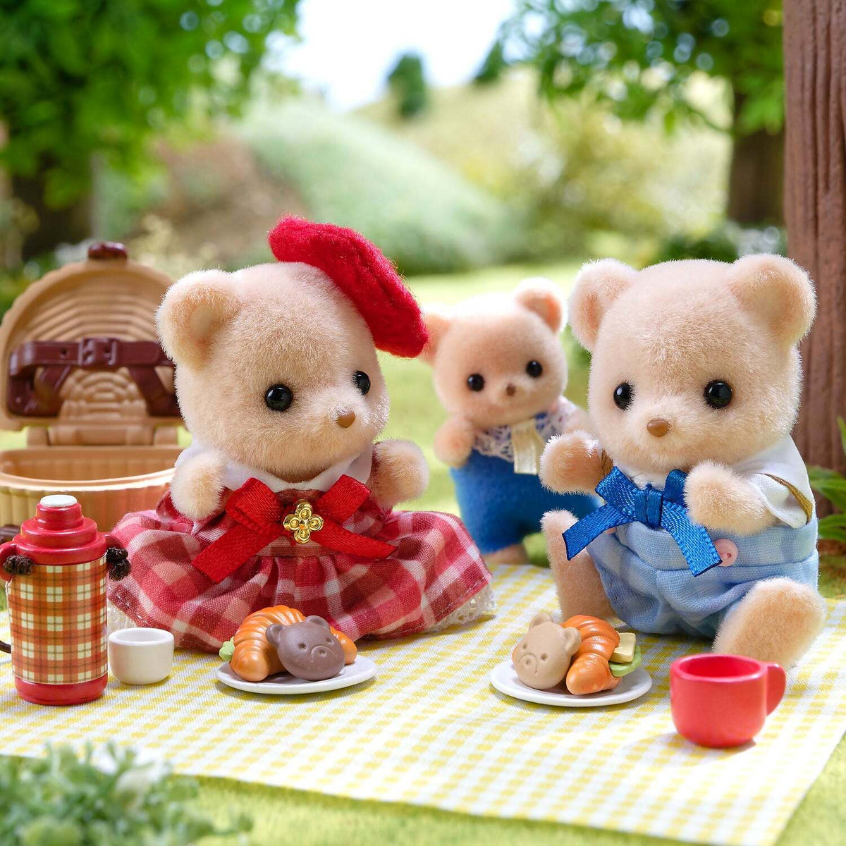 Sylvanian Families - Biscuit Bear Sister & Brother - Delicious Picnic Playset