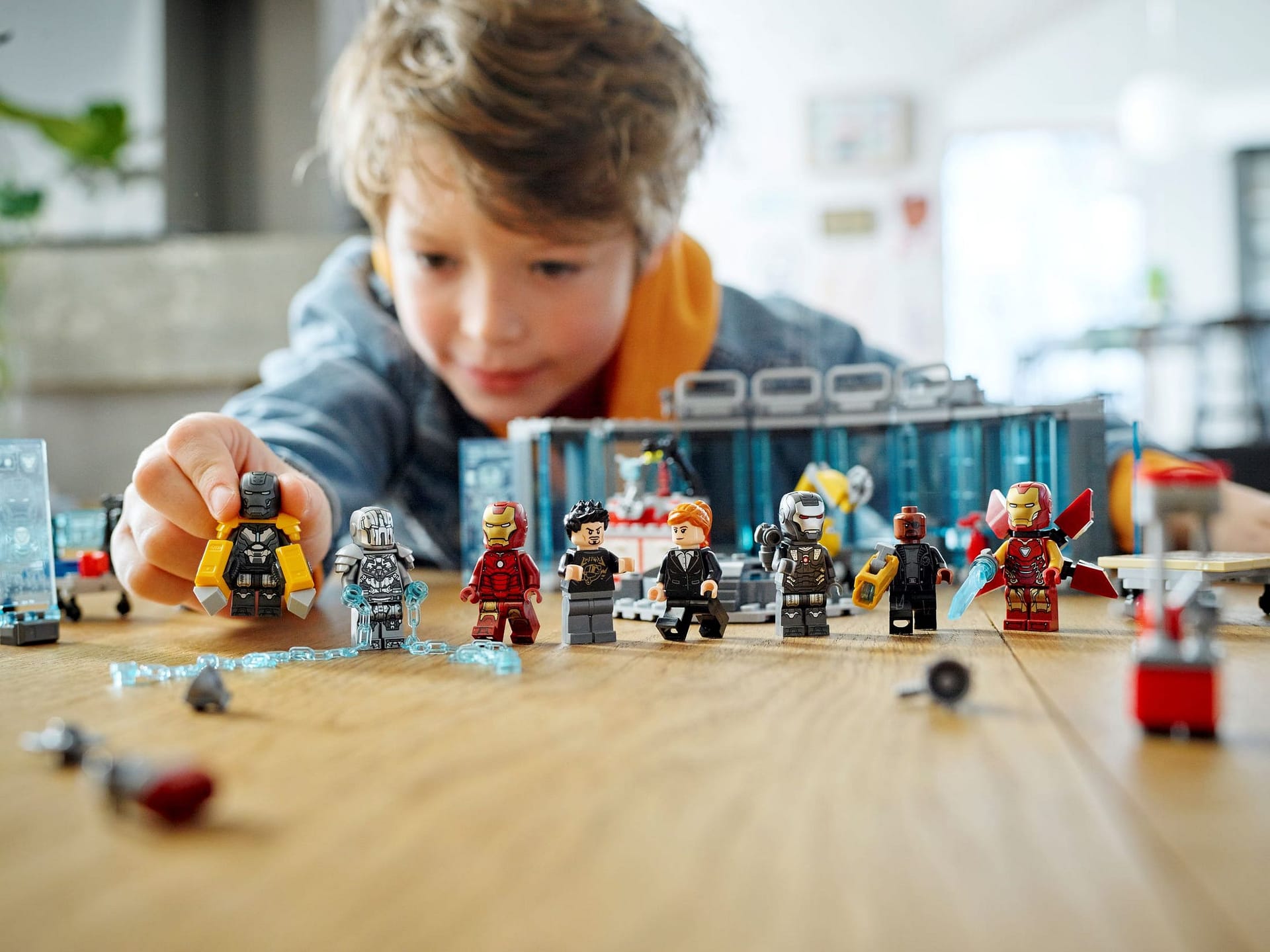 LEGO® 76216 Iron Man Armoury - Marvel Super Heroes