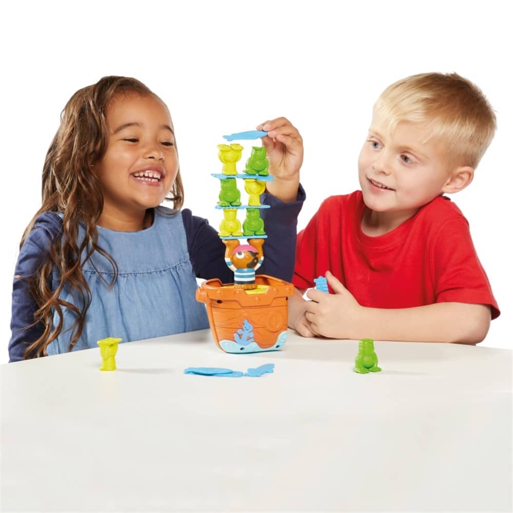TOMY - Pile Up Pirates Game