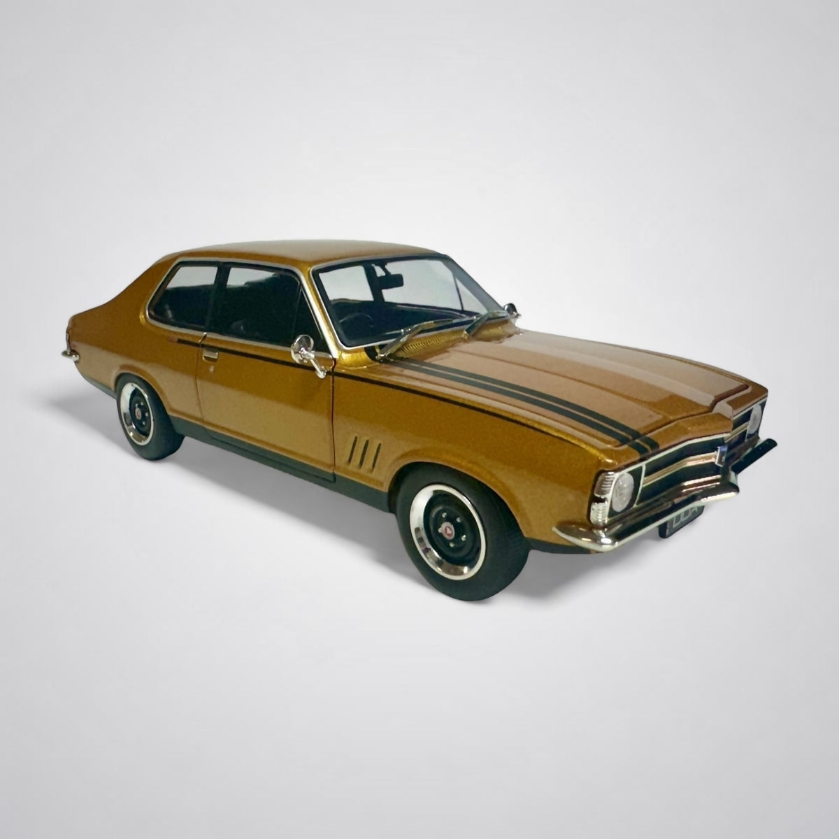 DDA COLLECTIBLES - 1:24 SCALE - HOLDEN TORANA LC GTR HERMES YELLOW - DIECAST MODEL