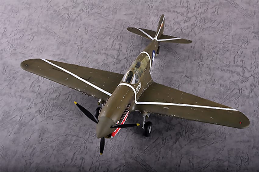TRUMPETER 1:32 P-40F WARHAWK