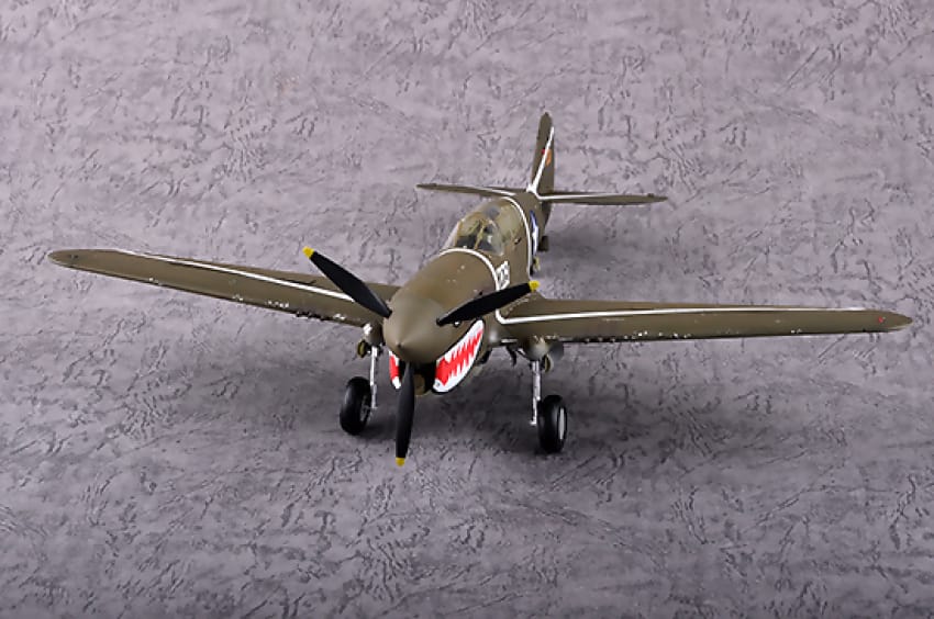 TRUMPETER 1:32 P-40F WARHAWK