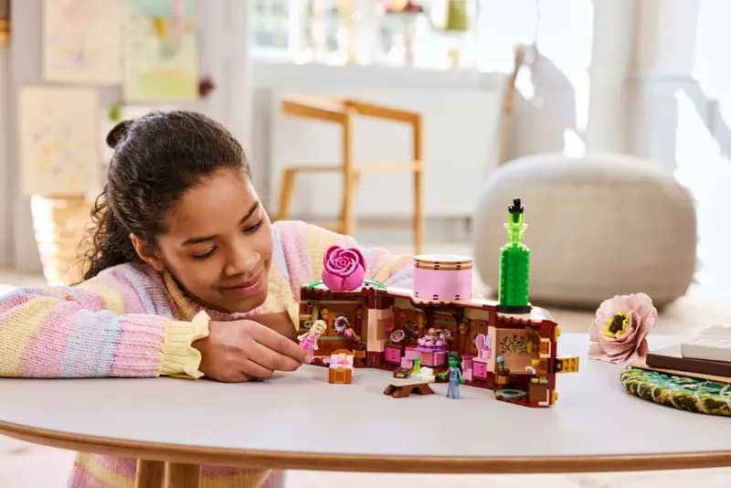 LEGO® 75683 Glinda & Elphaba's Dormitory - Wicked