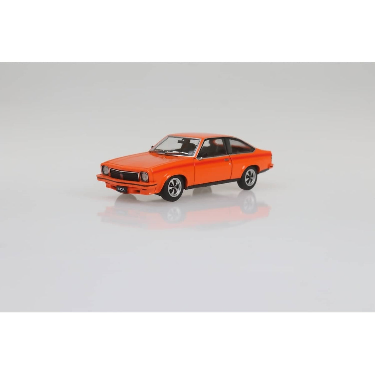DDA COLLECTIBLES - 1:24 SCALE - LX SS HOLDEN TORANA 6 CYLINDER - DIECAST MODEL