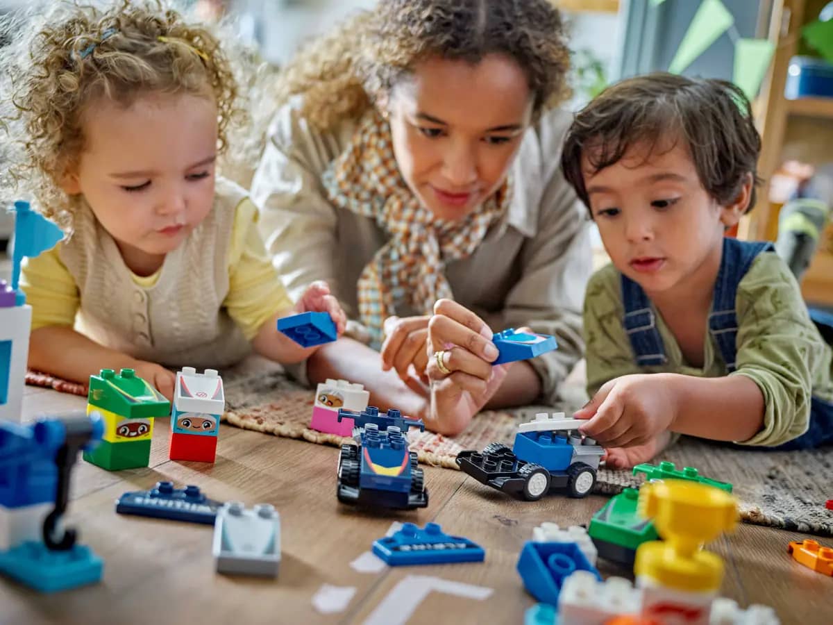 LEGO® 10445 F1 Team Race Cars & Drivers -  DUPLO®