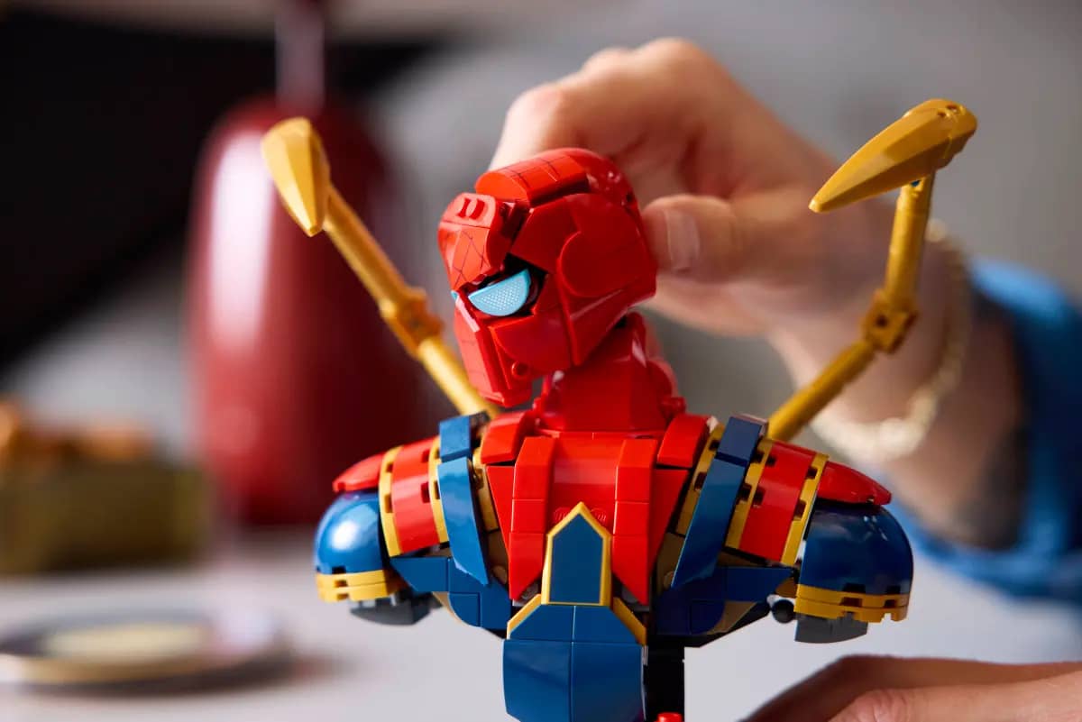 LEGO® 76326 Iron Spider-Man Bust - Marvel Super Heroes