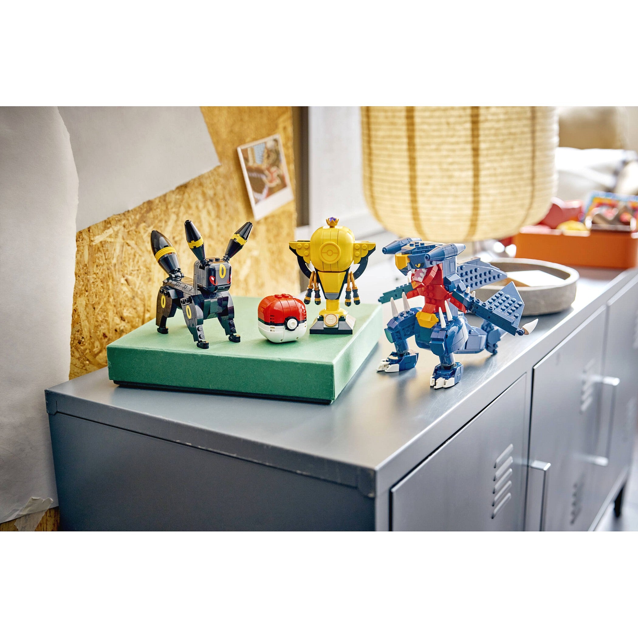 LEGO® 72165 SMART Play™ Compatible Umbreon vs. Garchomp Championship Battle - Pokémon™