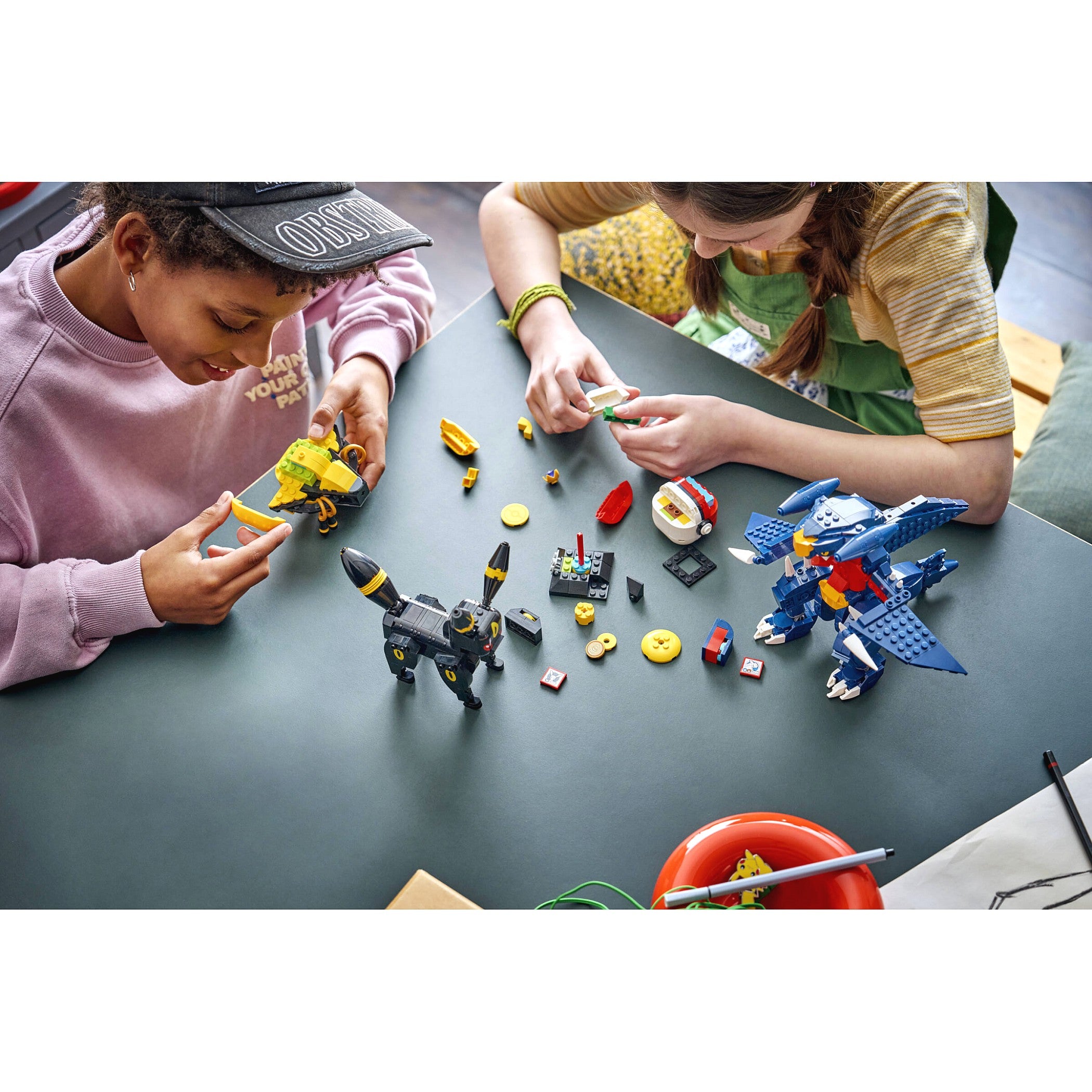 LEGO® 72165 SMART Play™ Compatible Umbreon vs. Garchomp Championship Battle - Pokémon™