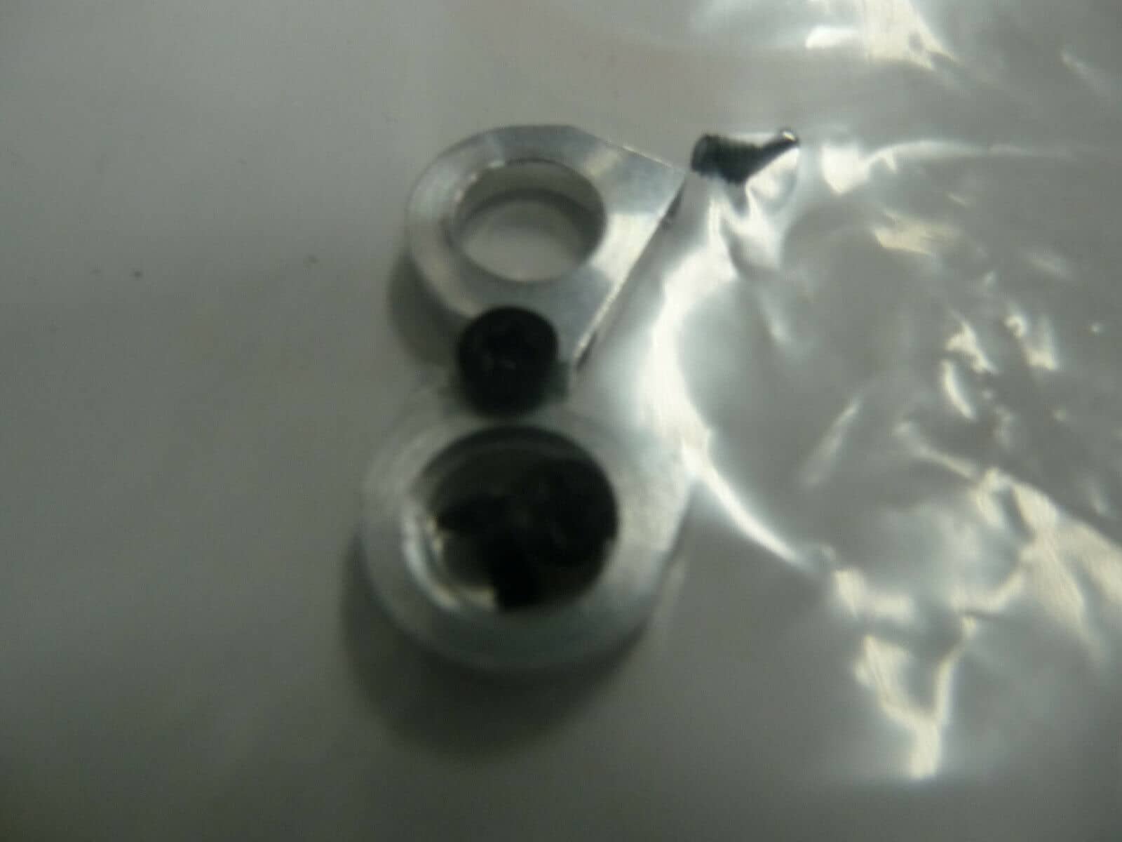BRM - SLOT RS-205 REVOSLOT FRONT AXLE HOLDERS + SCREWS