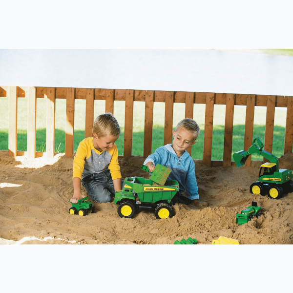 15'' Big Scoop Dump Truck with Sand Tools - Image 4