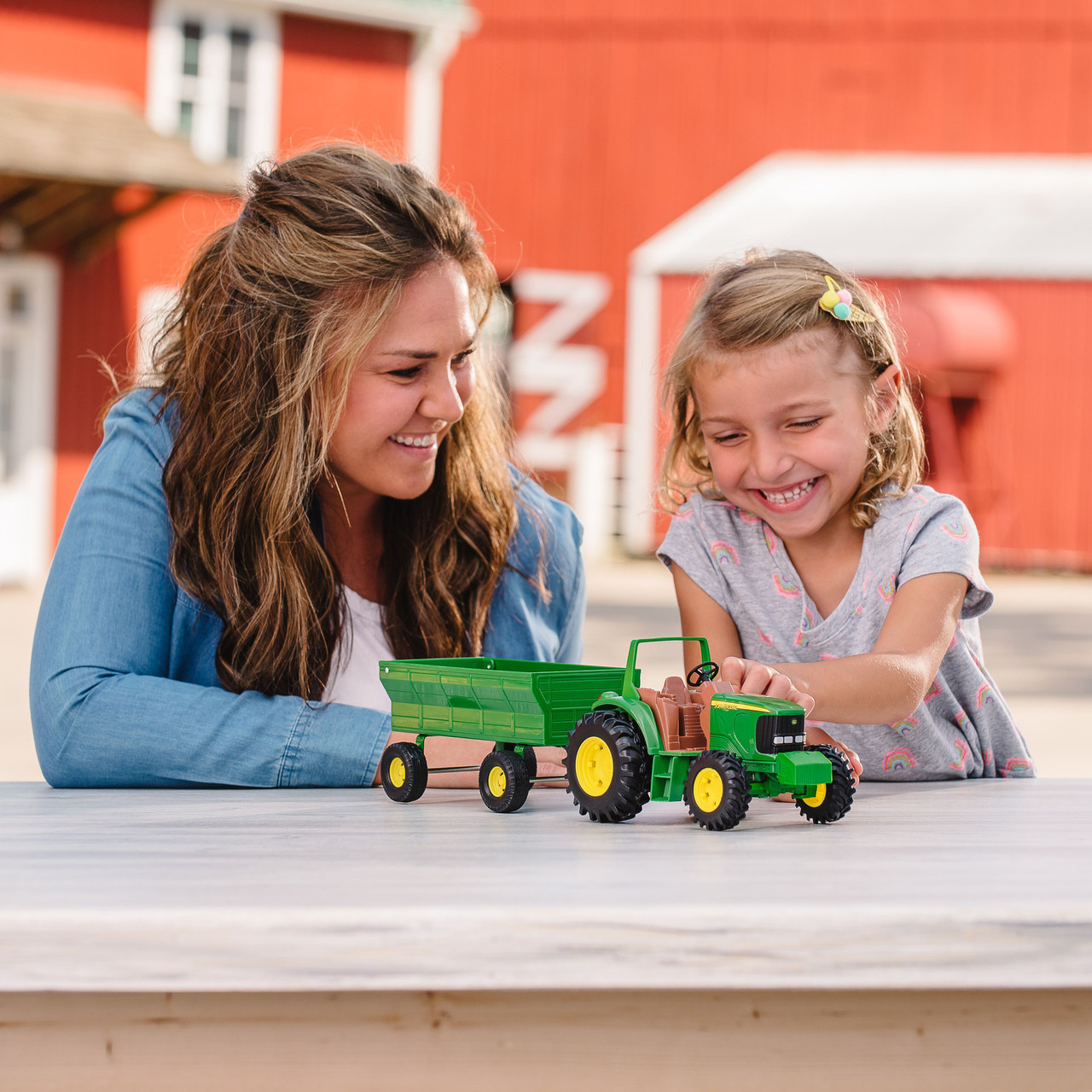 John Deere - Tomy 1:16 Tractor and Wagon - Image 3