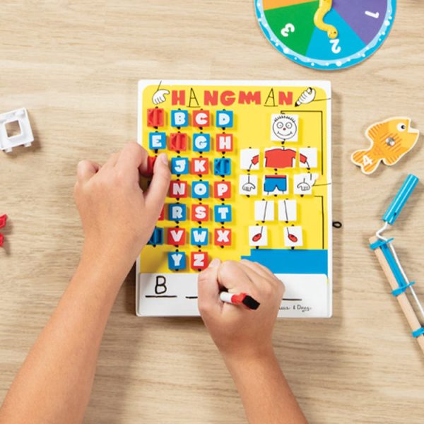 Melissa & Doug - Flip-to-win Hangman Travel Game - Image 9