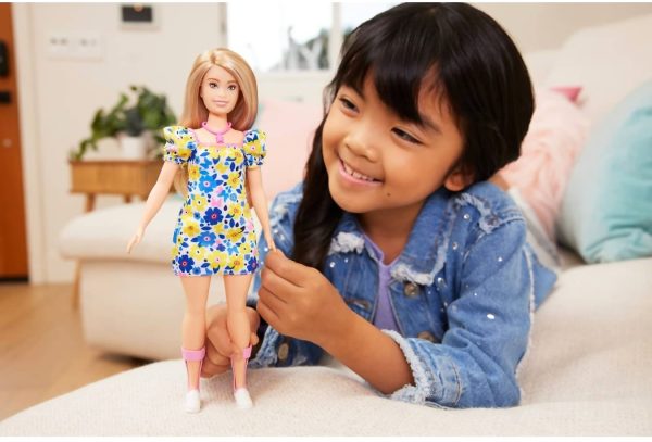 Barbie - Fashionistas Doll With Down Syndrome Wearing Floral Dress - Mattel - Image 3