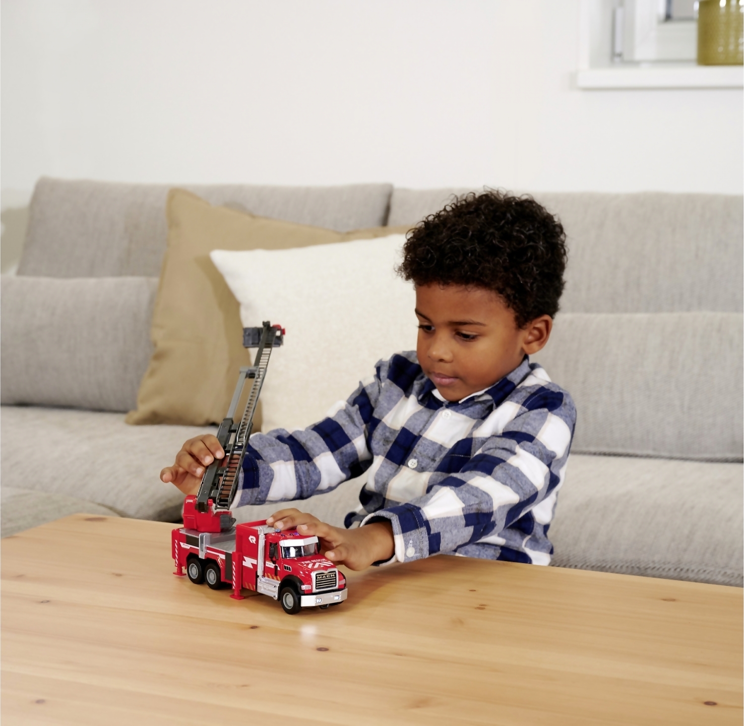 Majorette - Mack Granite Fire Truck - Image 2