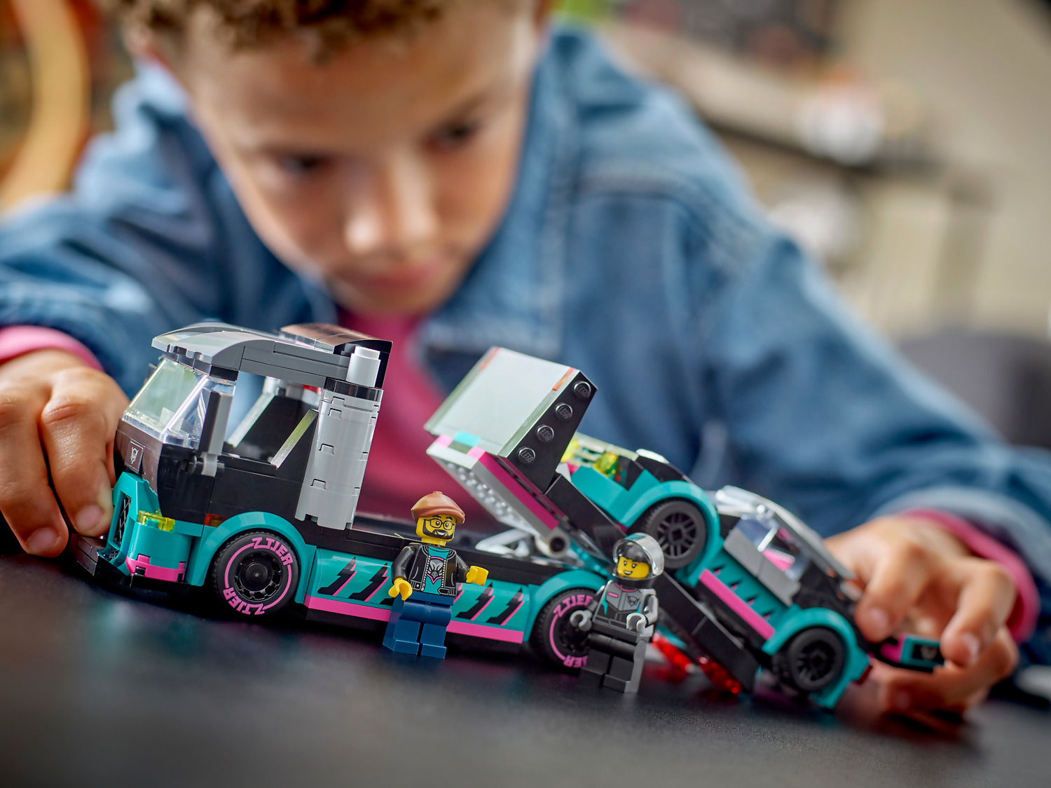 LEGO 60406 Race Car and Car Carrier Truck - City - Image 10