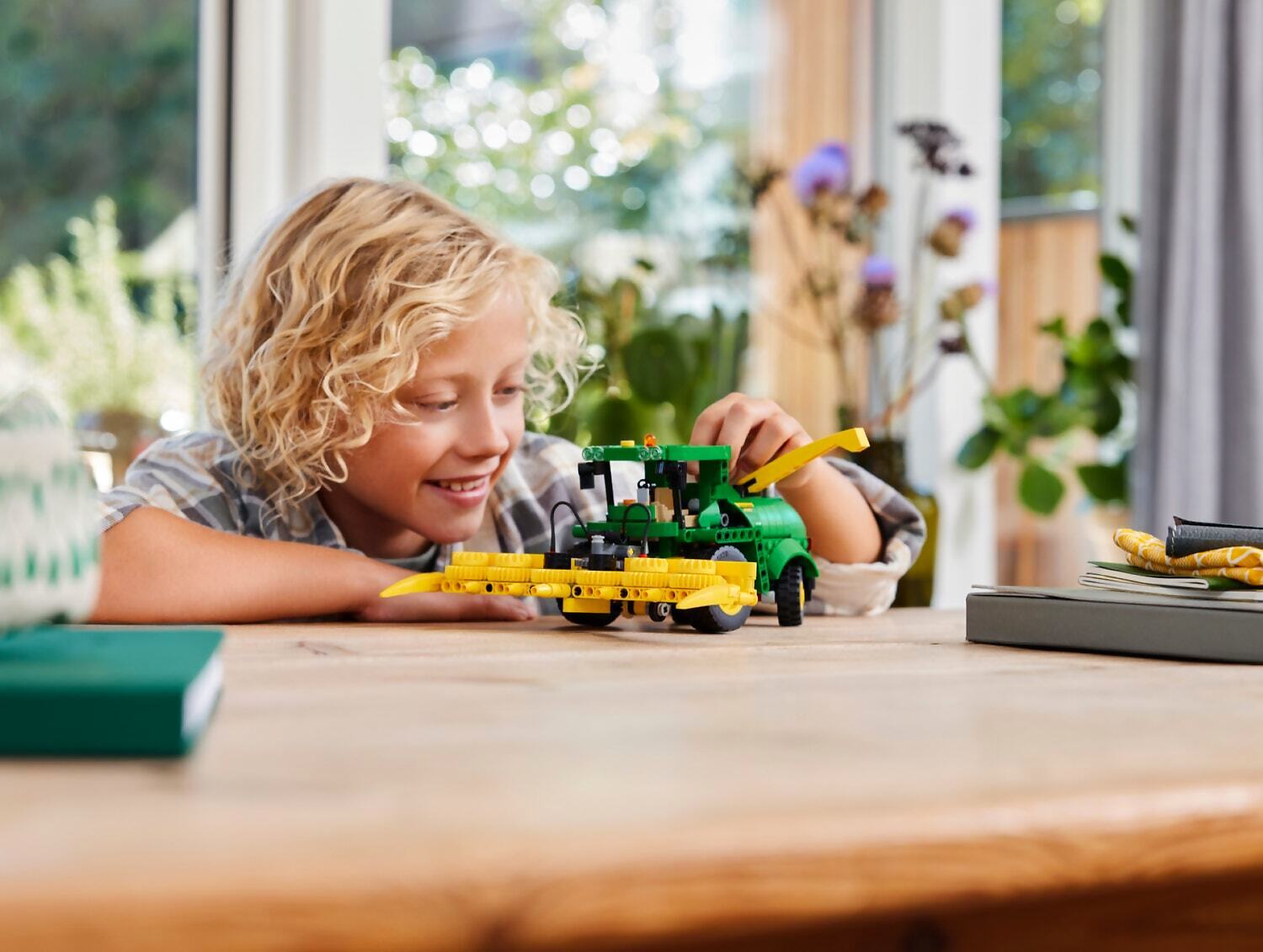 LEGO 42168 John Deere 9700 Forage Harvester - Technic - Image 7