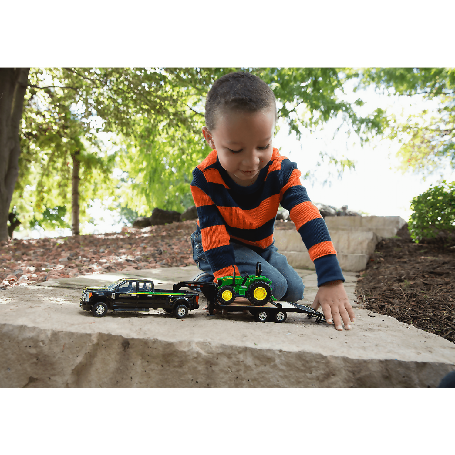 John Deere - 1:32 Scale 5075e Tractor W/ Ford F-350 Pickup And 5th Wheel Trailer - Tomy - Image 2