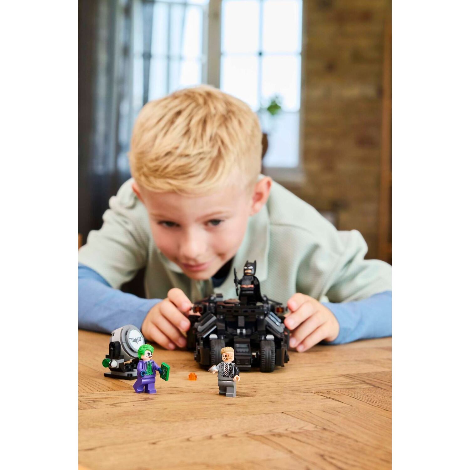 LEGO 76303 Batman™ Tumbler Vs. Two-face™ & The Joker - DC Super Heroes - Image 8