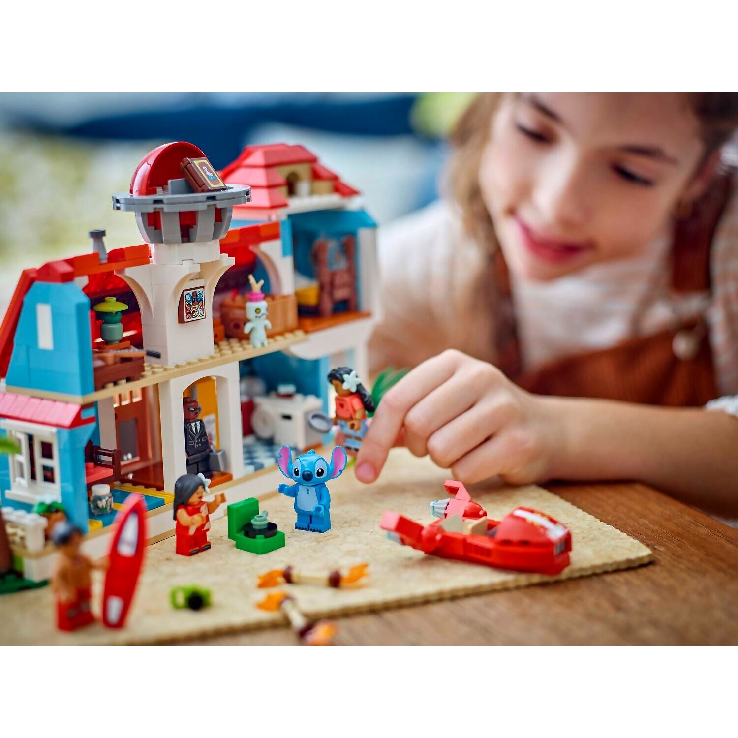 LEGO 43268 Lilo and Stitch Beach House - Disney - Image 5