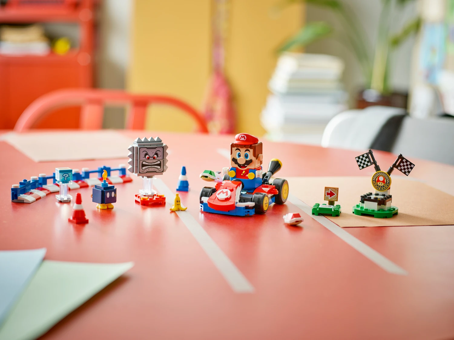 LEGO 72043 Mario Kart™ – Interactive LEGO® Mario™ & Standard Kart - Super Mario - Image 9