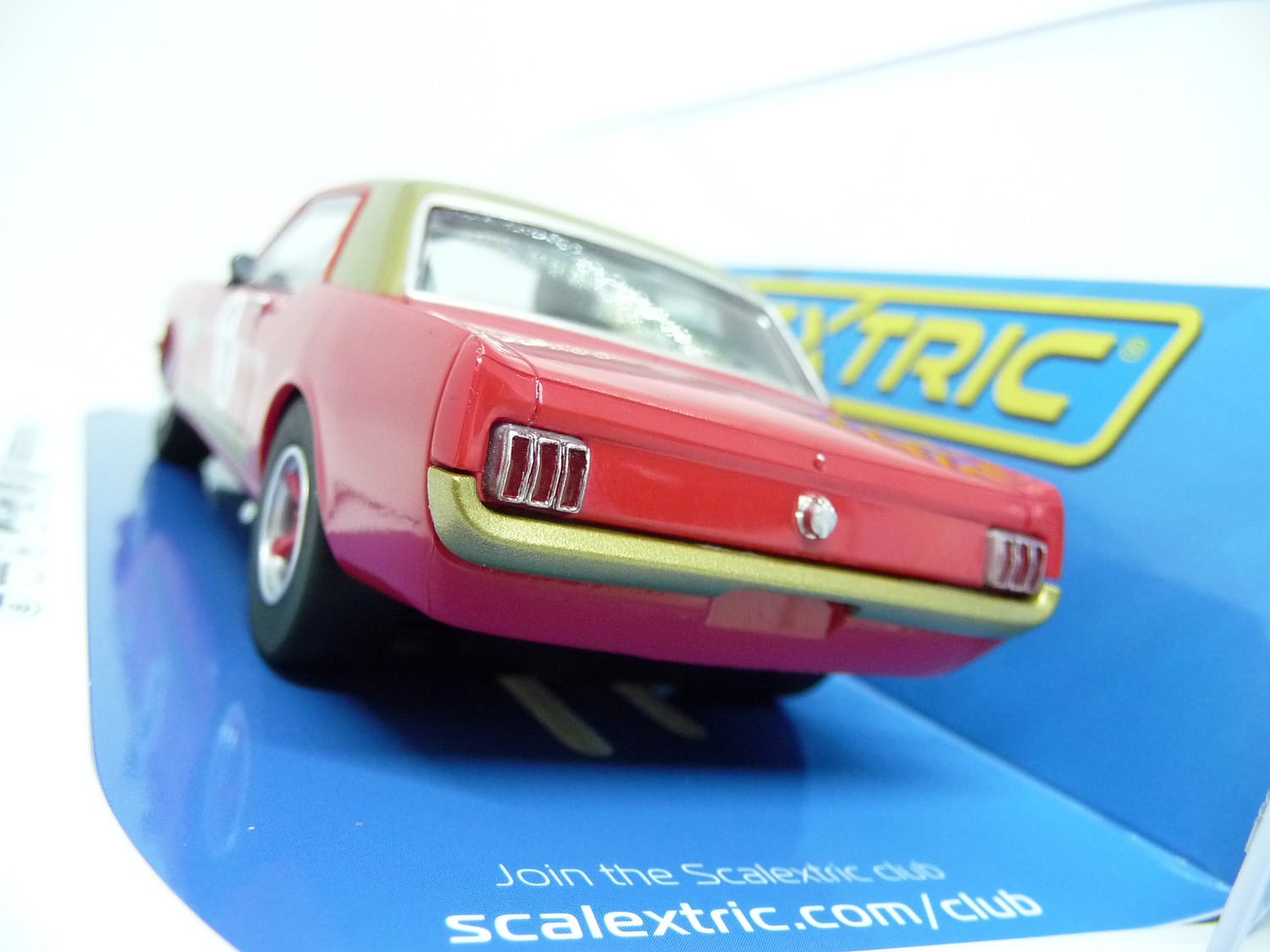 Scalextric C4339 Ford Mustang Alan Mann Henry Mann and Steve Soper slot car also suits Carrera - Image 3