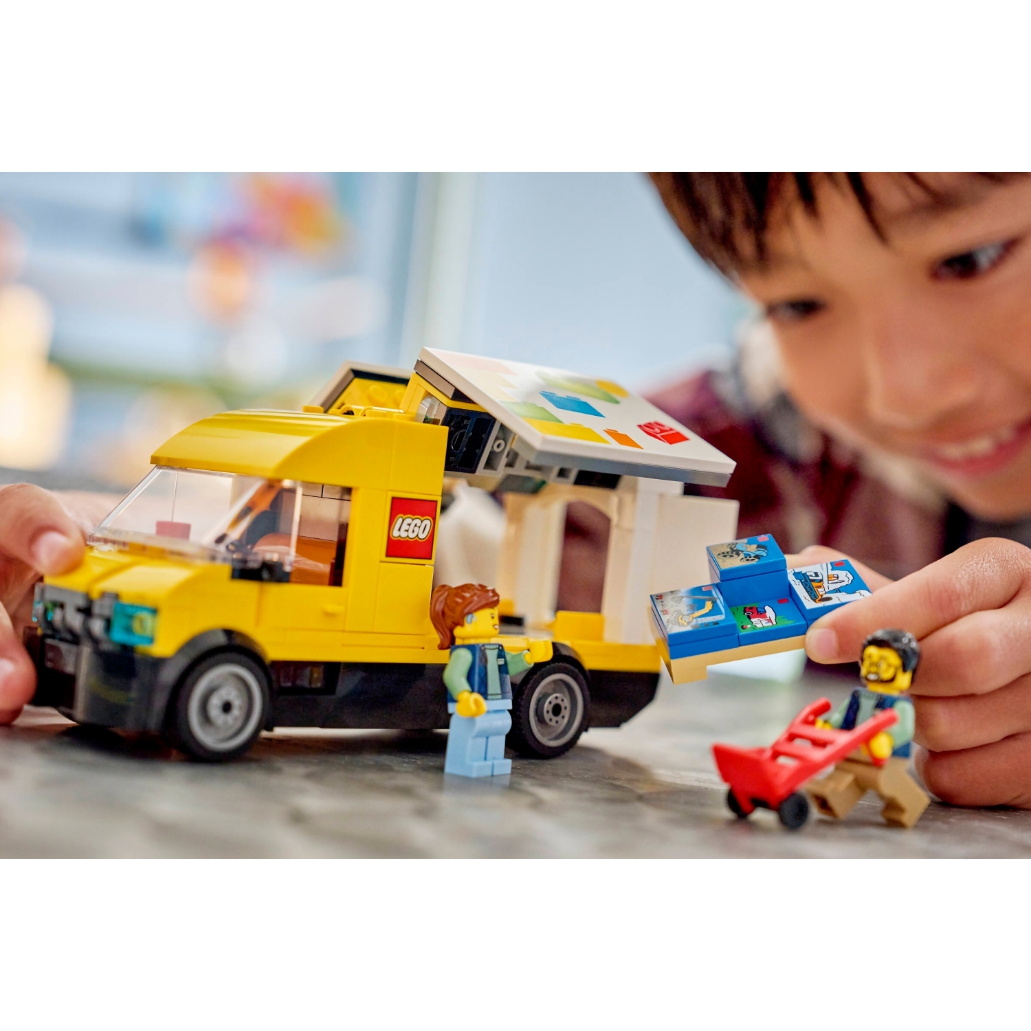 LEGO 60500 The LEGO Van - City - Image 7