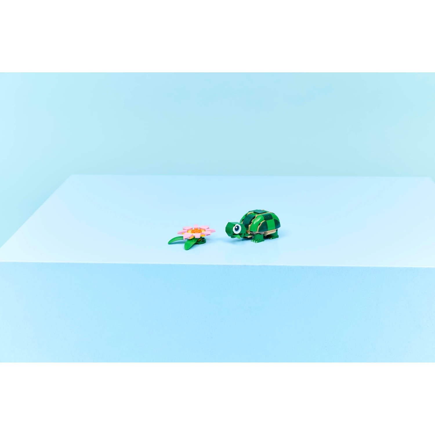 LEGO 31377 Turtle with a Water Lily Flower - Creator 3-in-1 - Image 8