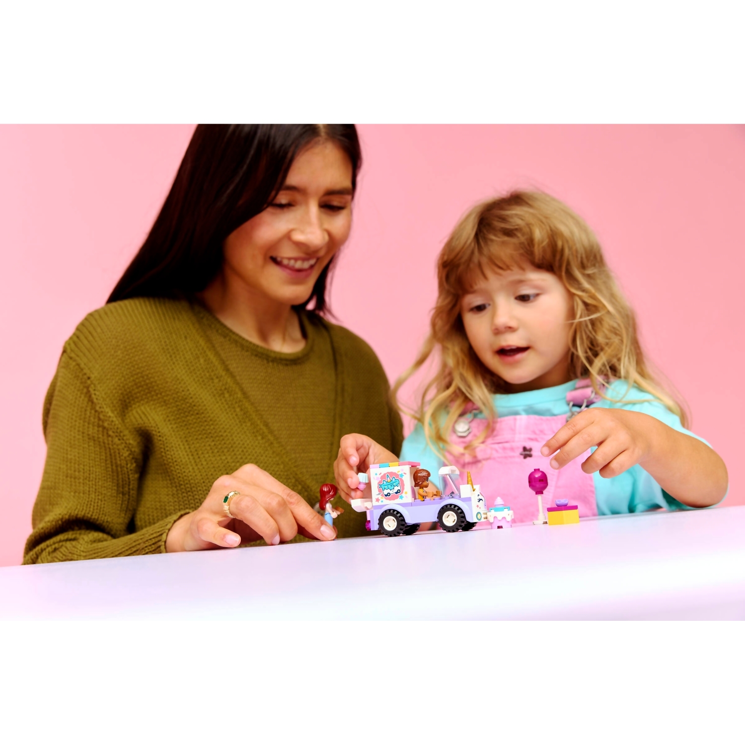 LEGO 42675 Unicorn Cake Delivery Car - Friends 4+ - Image 6