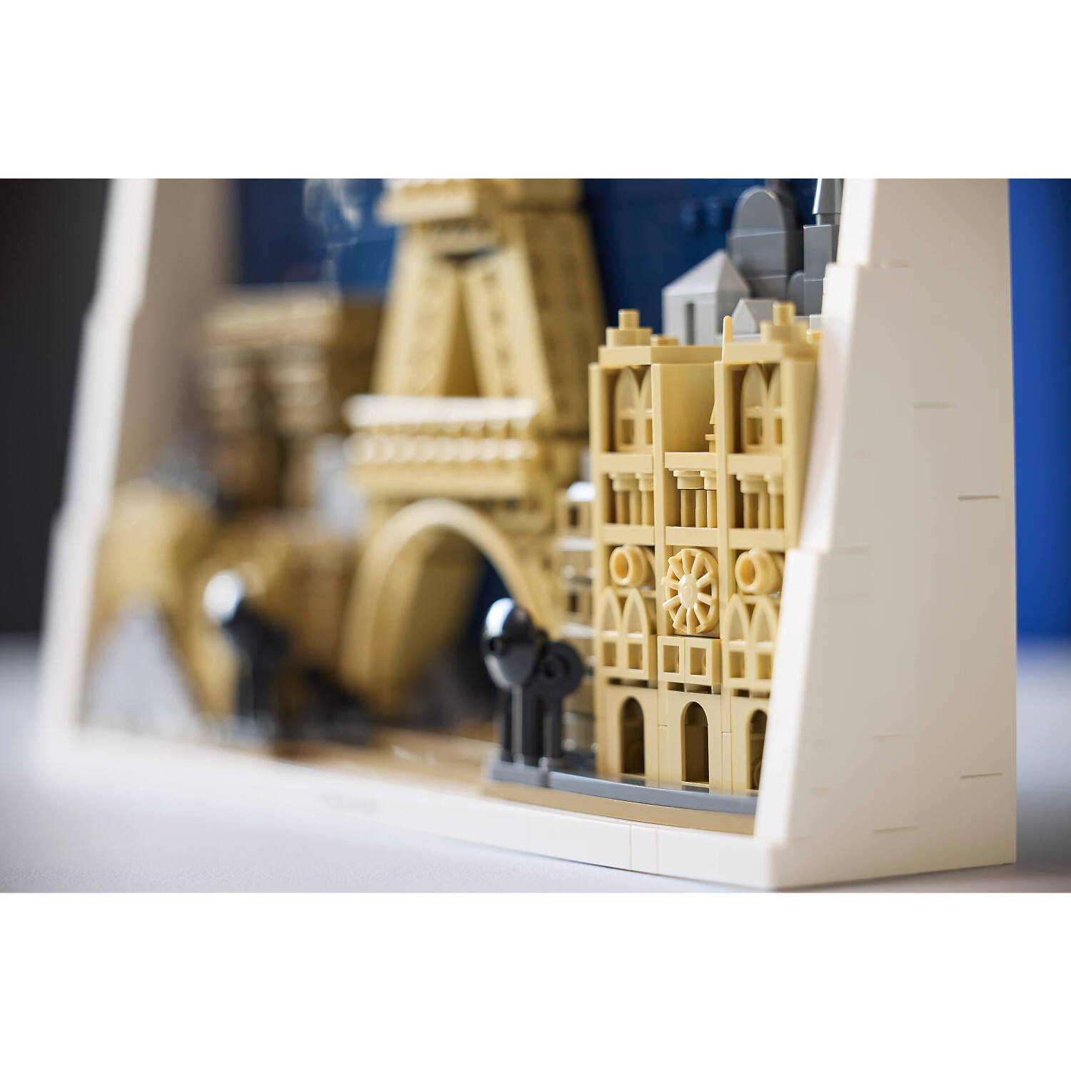 LEGO 21064 Paris City of Love - Architecture - Image 10