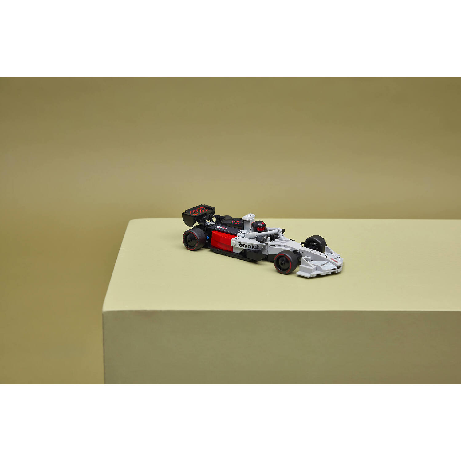 LEGO 77259 Audi Revolut F1® Team R26 Race Car - Speed Champions - Image 9