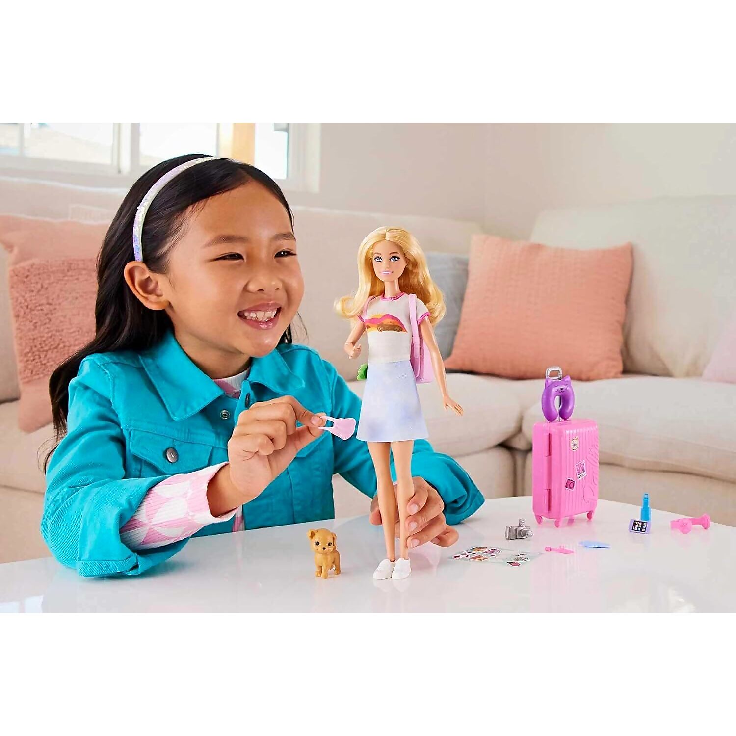 Barbie - Family & Friends Barbie Malibu Doll Travel Set with Puppy & Accessories - Mattel - Image 5