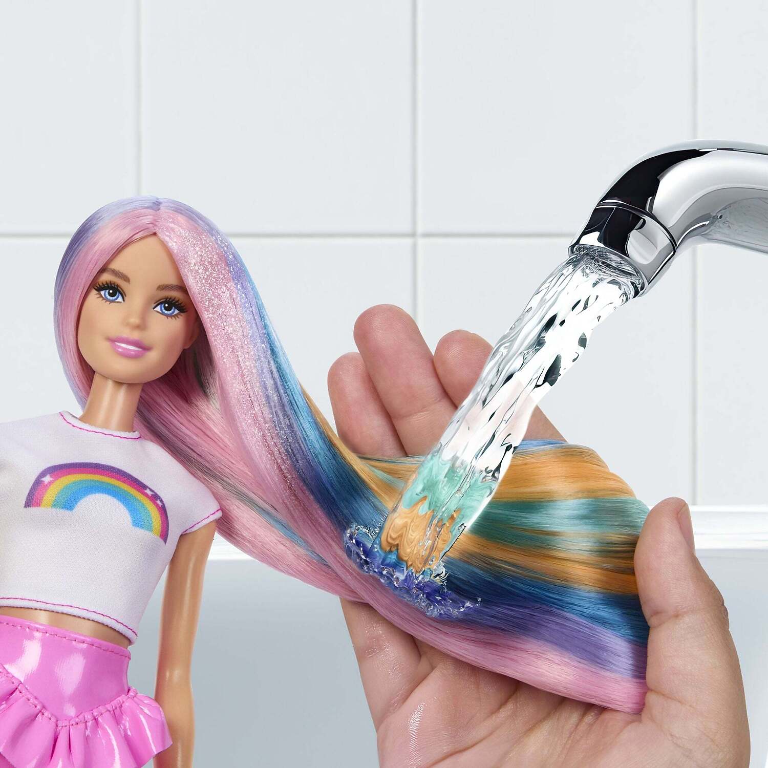Barbie - Rainbow Sparkle Hair Fashion Doll With Extra-Long Hair and 12 Styling Accessories - Mattel - Image 4