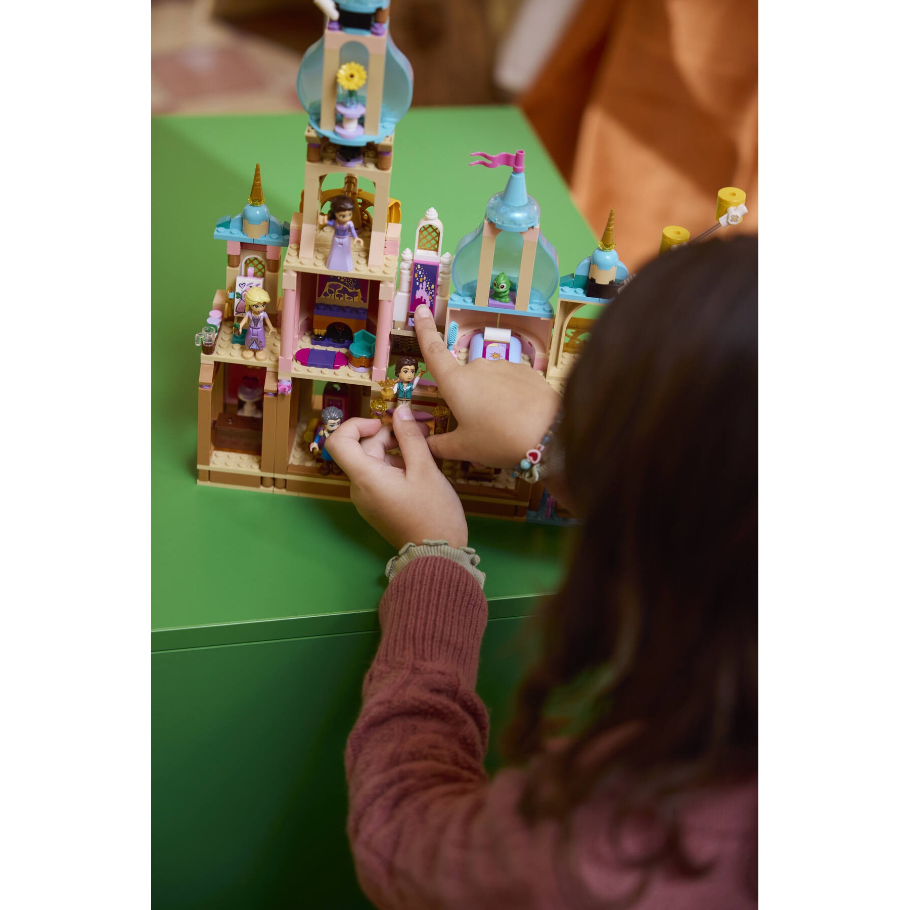LEGO 43297 Rapunzel's Castle - Disney - Image 11