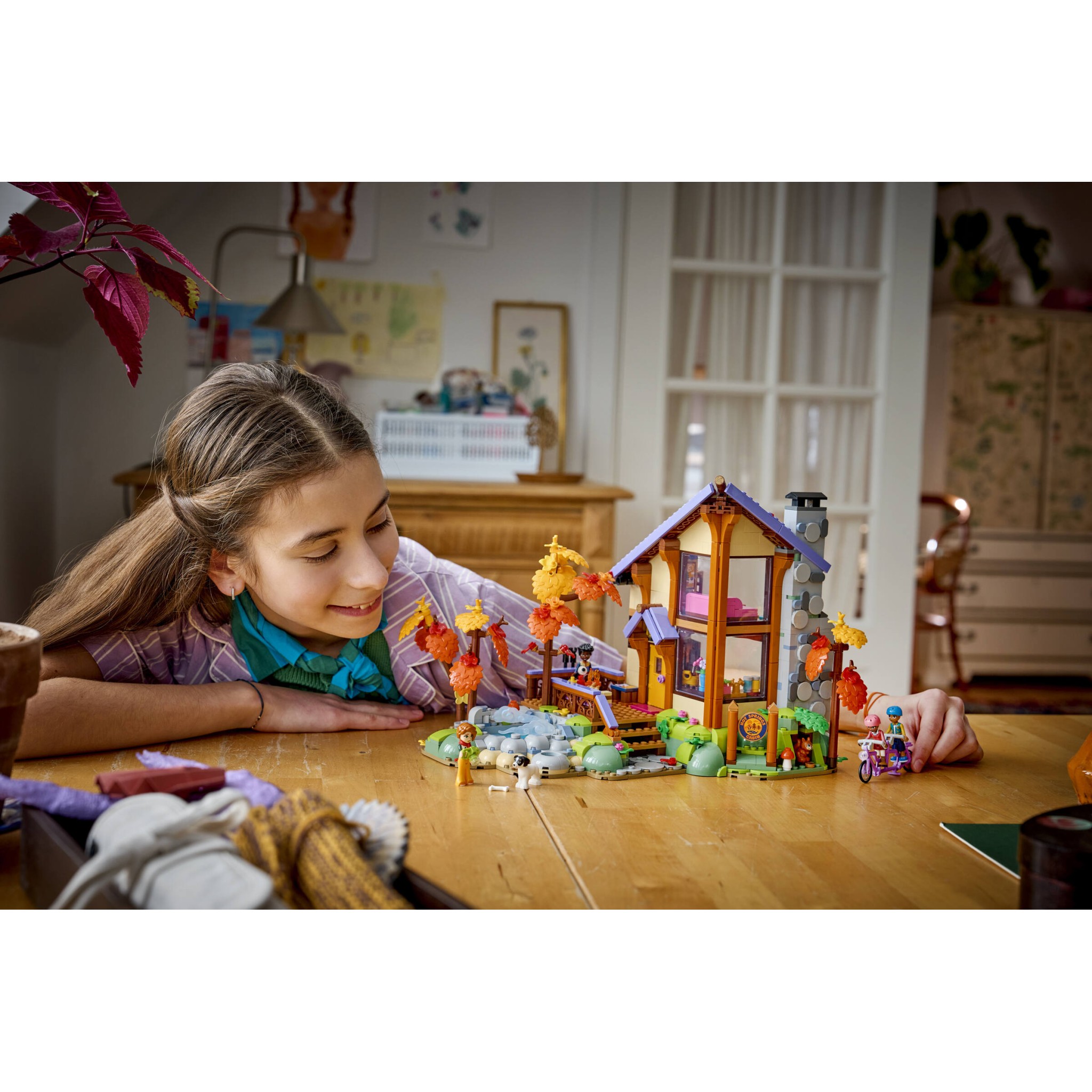 LEGO 42705 Cozy Fall Forest Cabin - Friends - Image 13