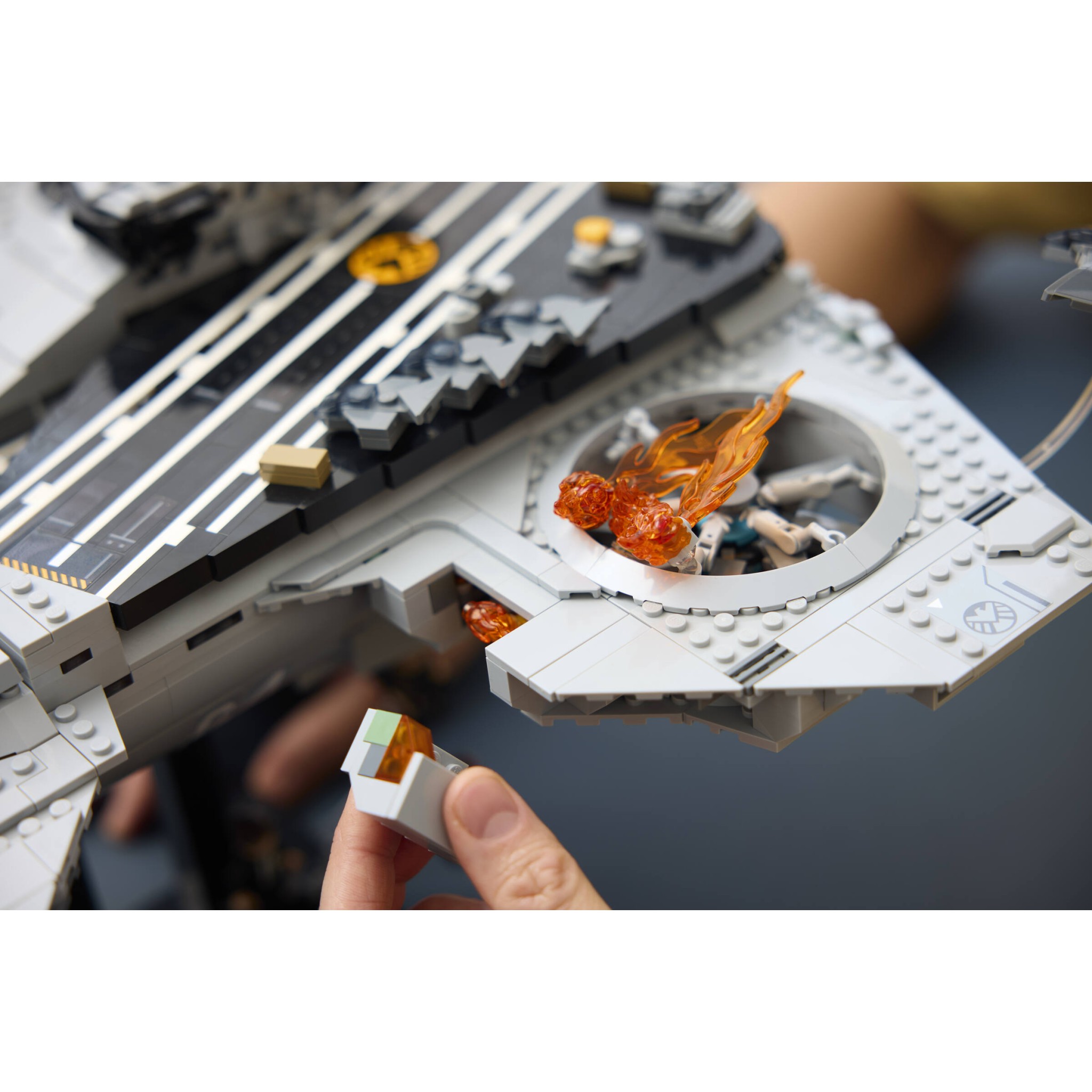 LEGO 76354 S.H.I.E.L.D. Helicarrier - Marvel Super Heroes - Image 13
