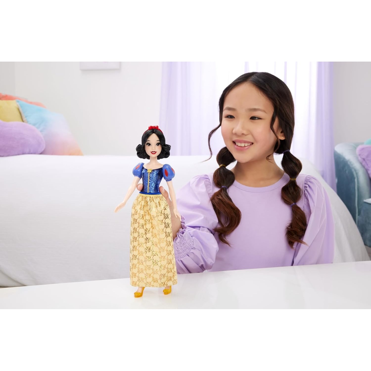 Disney Princess - Snow White Doll with Sparkling Fashion & Accessories - Mattel - Image 2